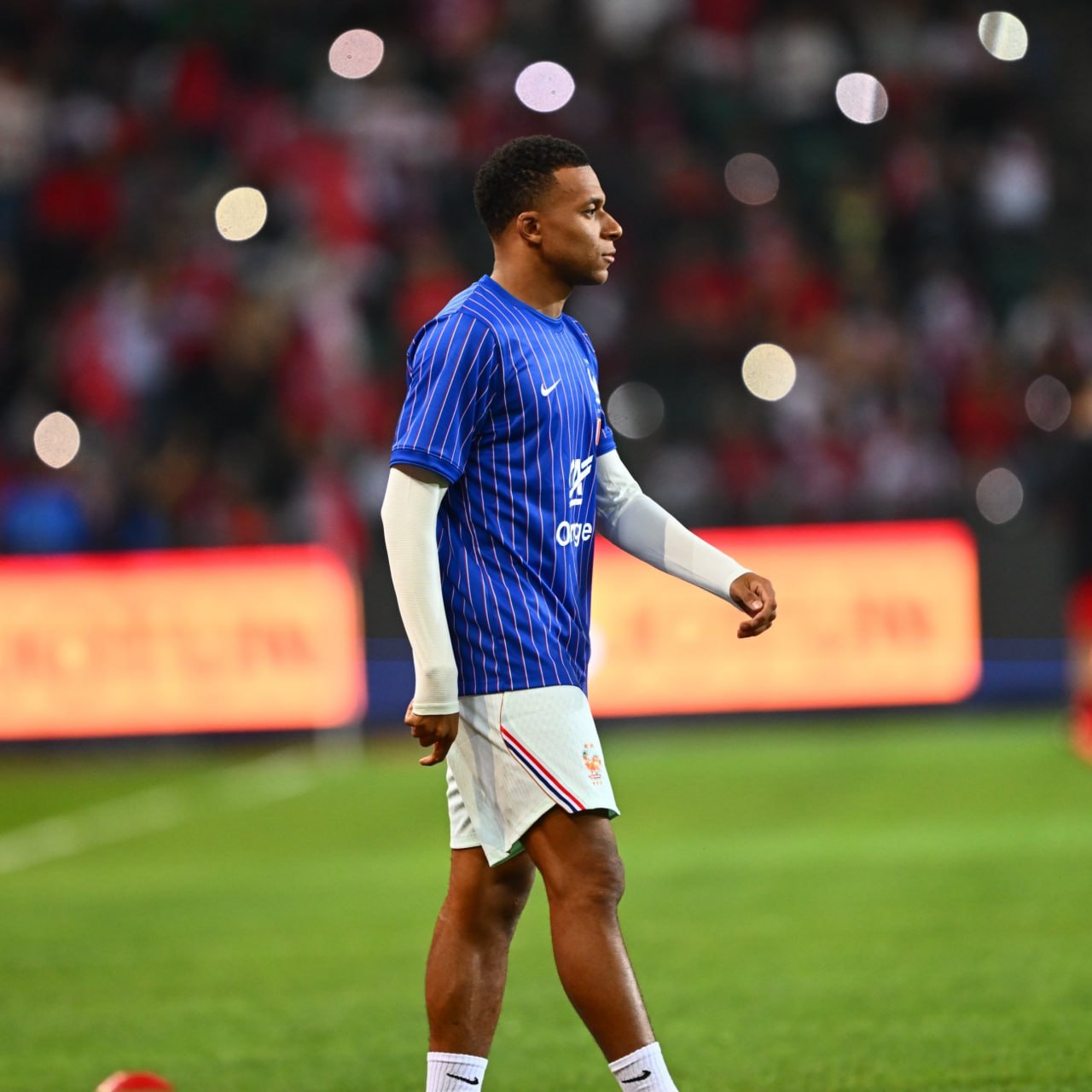 Kylian Mbappé Maça Sevgilisi Ester Exposito Olmadan Çıkıyor