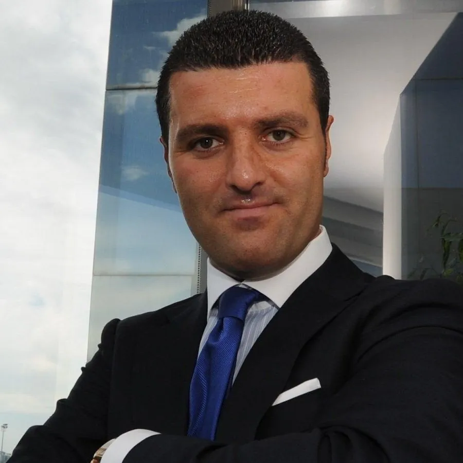 Emir Sarıgül Avukatı Eşliğinde Emniyete Teslim Oldu