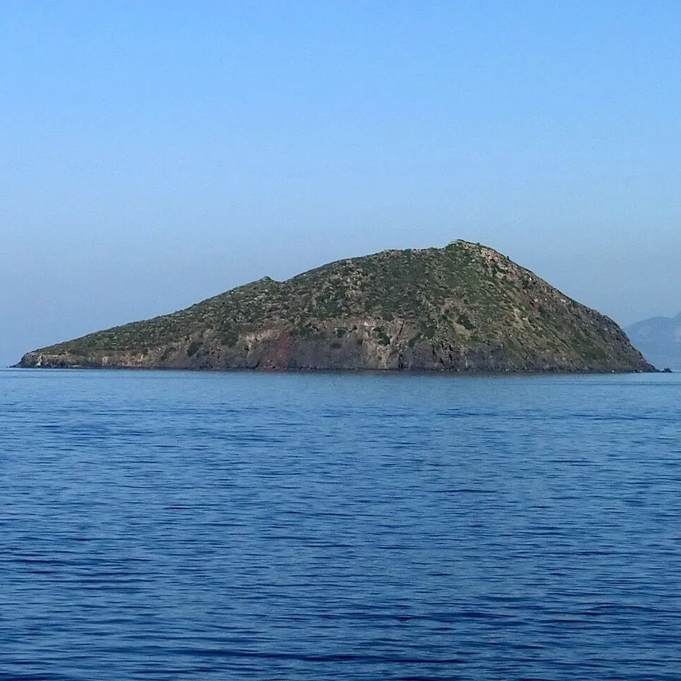 Yunanistan Strongylo Adası’nı 5 Milyon Dolara Satışa Çıkardı