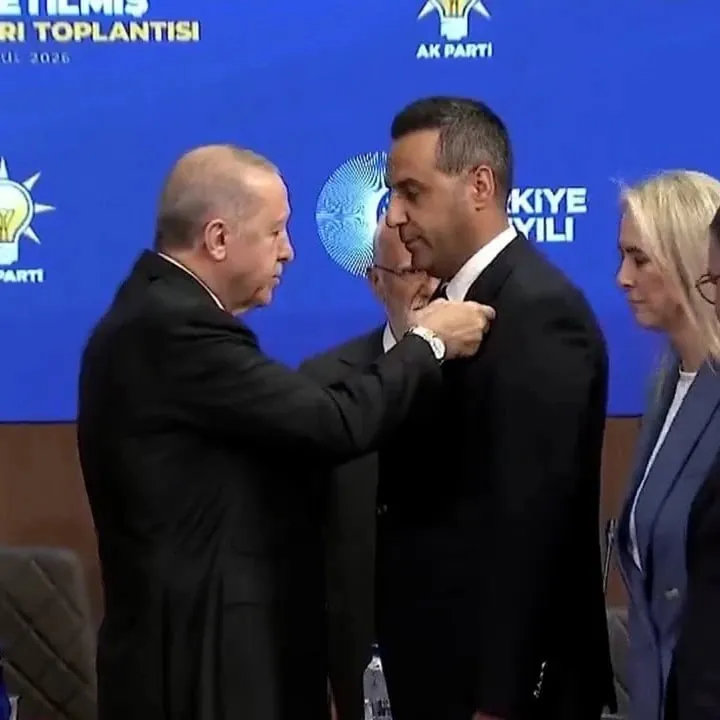 Çiğli Belediyesi İşçileri Maaş ve Sendikal Haklar İçin İş Bıraktı