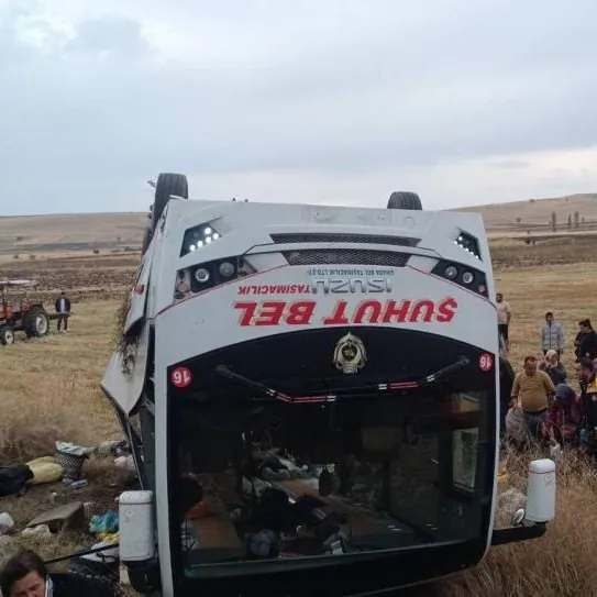Afyonkarahisar’da Yolcu Midibüsü Şarampole Devrildi: 25 Yaralı