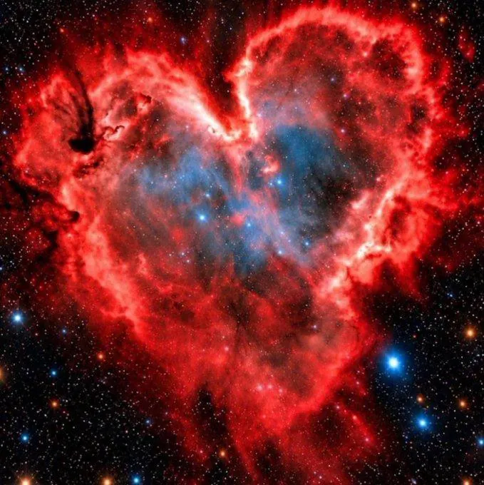 NASA Uzayın Derinliklerinde Kalp Şeklinde Nebula Keşfetti