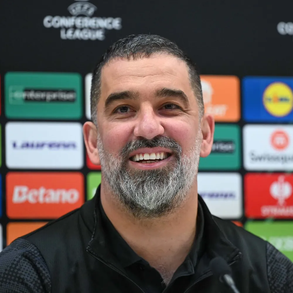 Arda Turan’dan Krampon Fırlatan Oyuncuya Esprili ve Net Yanıt