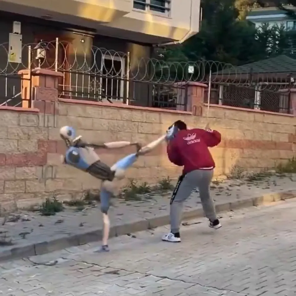 Yapay Zeka Öncüsü Hinton’dan İnsanlığa Kritik Uyarı