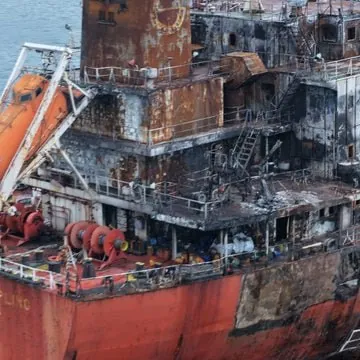 İstanbul Boğazı’nda Kritik Gemi Trafiği: Hasarlı Tanker Geçişi Başladı