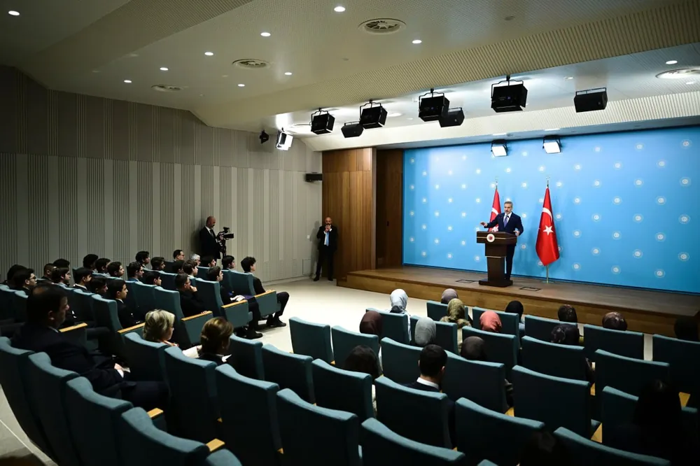Genç Diploması Derneği ve Bakanlar Buluşmasında Sosyal Detaylar Gündemde