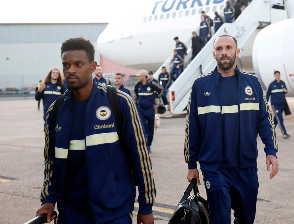 Fenerbahçe Hazırlık Kampı İçin İngiltere’ye Ulaştı